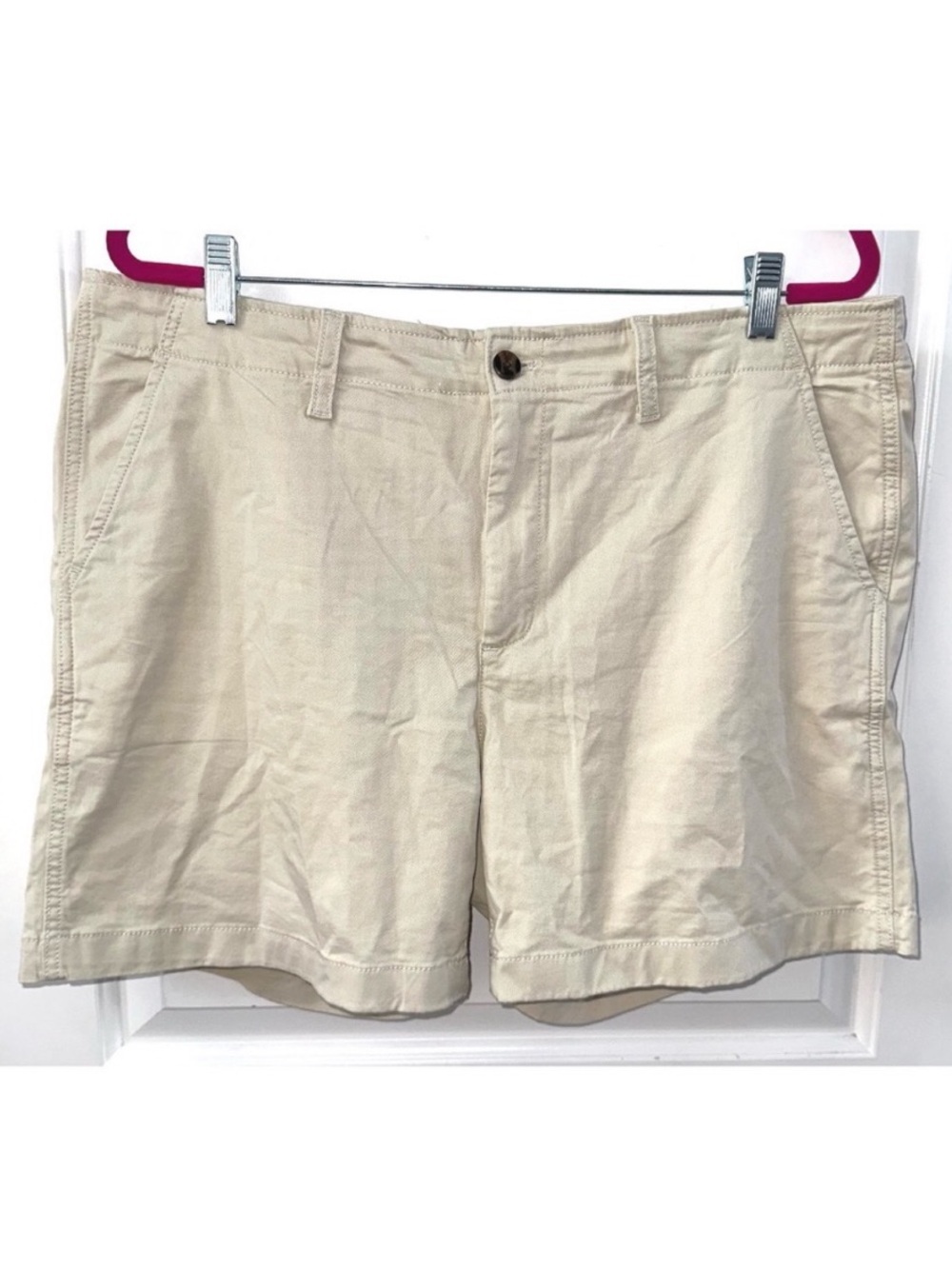 GAP Women's Classic Stretch Cotton 5" Inseam Mid Rise Short in Beige